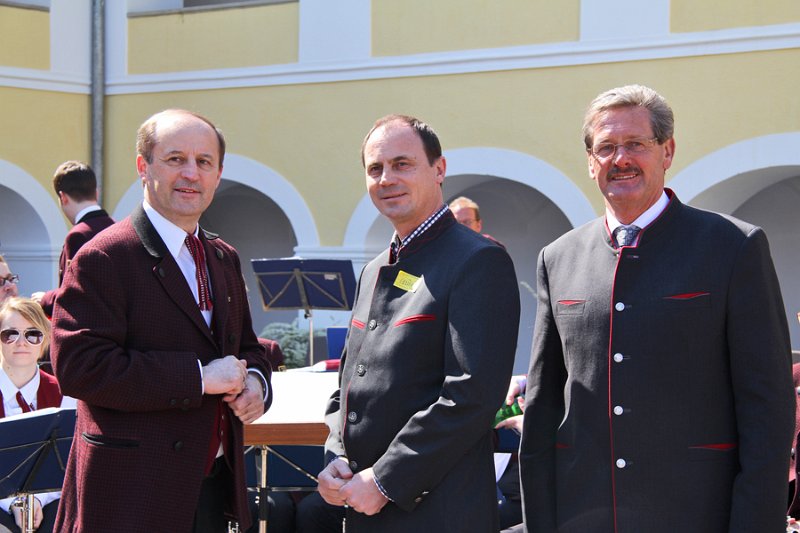 SCHLOSS-KIRTAG 08.JPG